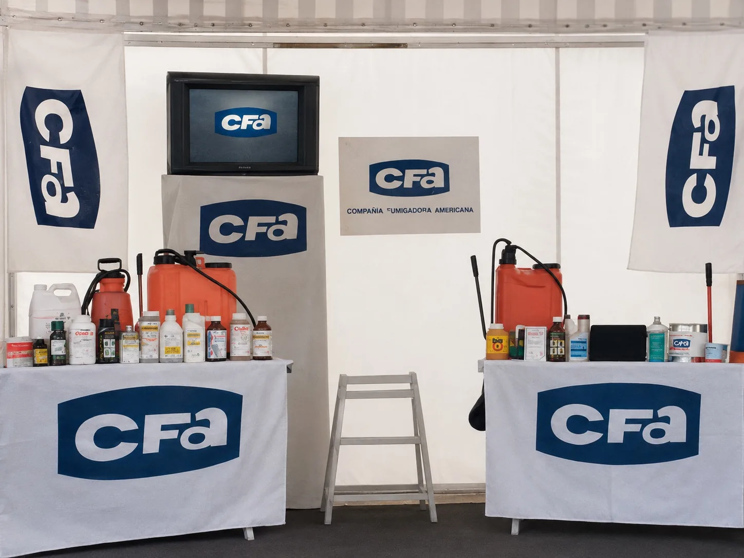 Stand institucional de CFA con productos domisanitarios