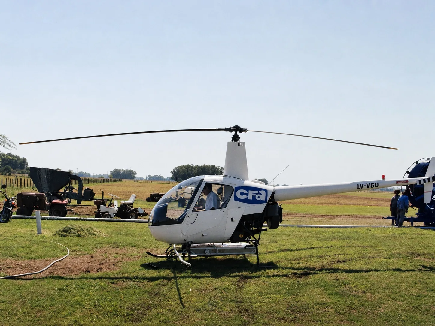 Helicóptero CFA preparado para tratamientos de ultra bajo volumen